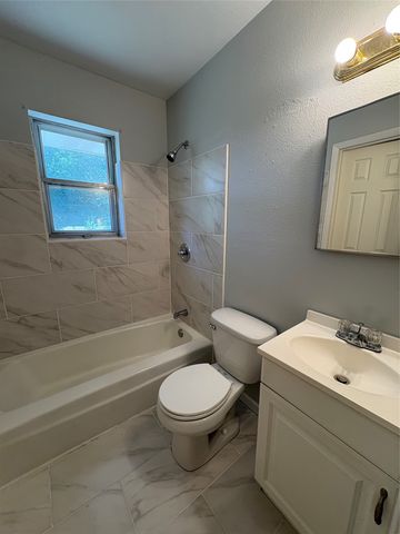 588 Rea Avenue, Lancaster, TX 75146