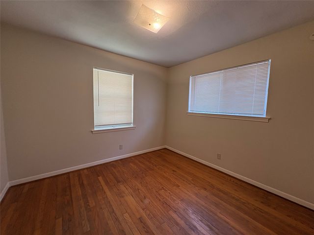588 Rea Avenue, Lancaster, TX 75146