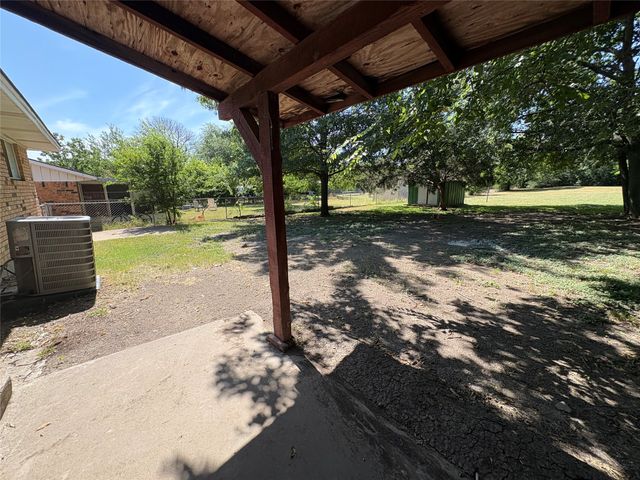 588 Rea Avenue, Lancaster, TX 75146