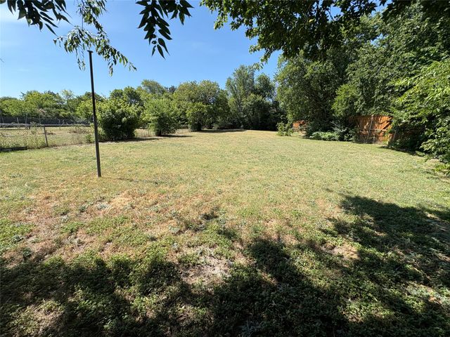 588 Rea Avenue, Lancaster, TX 75146
