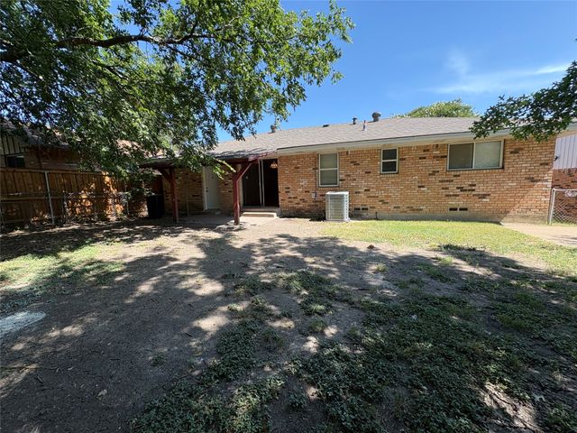 588 Rea Avenue, Lancaster, TX 75146