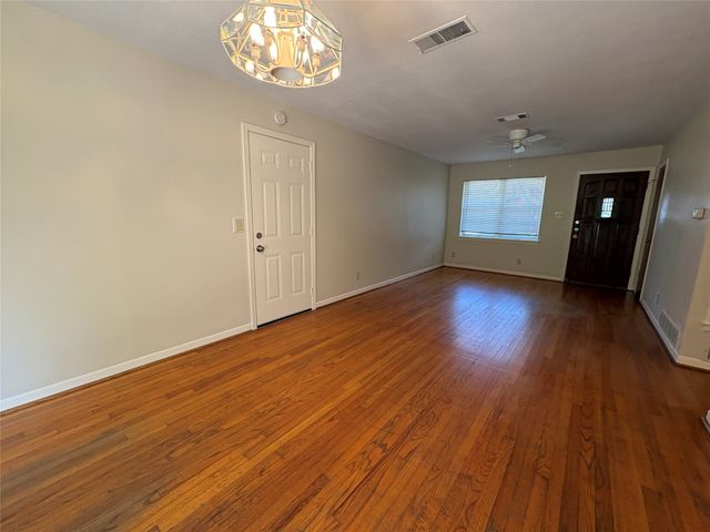 588 Rea Avenue, Lancaster, TX 75146