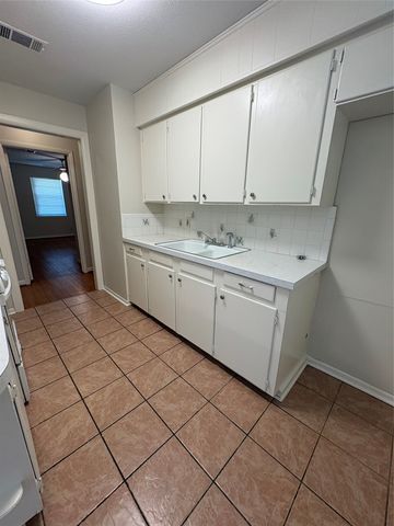 588 Rea Avenue, Lancaster, TX 75146