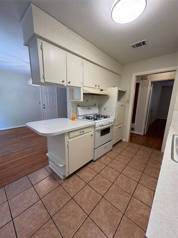 588 Rea Avenue, Lancaster, TX 75146