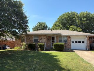 588 Rea Avenue, Lancaster, TX 75146