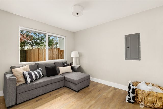 1402 N 136th Street, Seattle, WA 98133