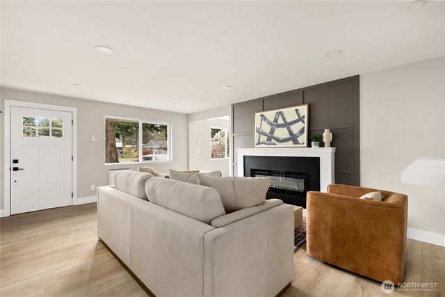 1402 N 136th Street, Seattle, WA 98133