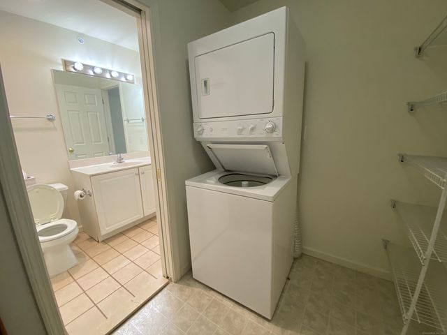 20 Orchard Street 303, Brookfield, CT 06804