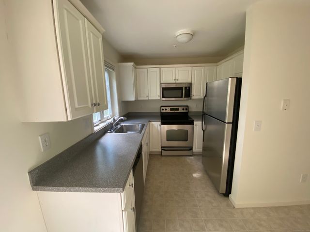 20 Orchard Street 303, Brookfield, CT 06804