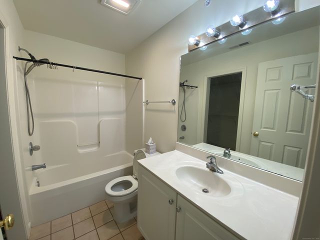 20 Orchard Street 303, Brookfield, CT 06804