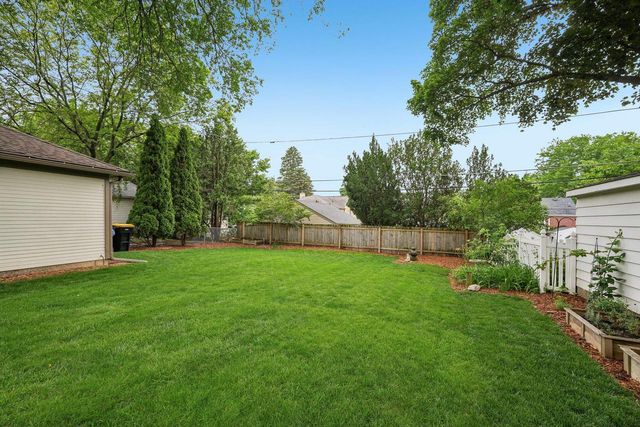 2517 N 96th STREET, Wauwatosa, WI 53226