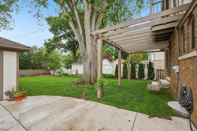 2517 N 96th STREET, Wauwatosa, WI 53226