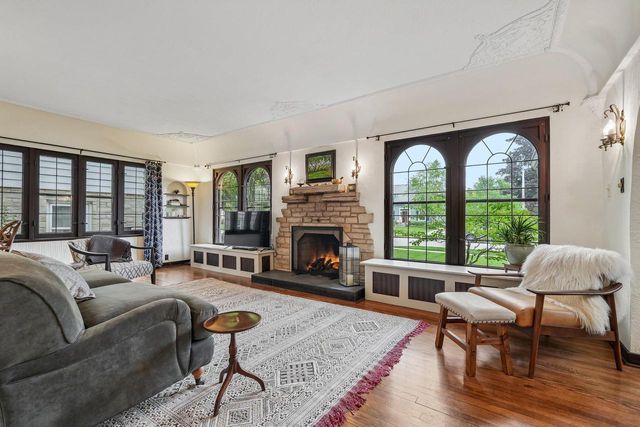 2517 N 96th STREET, Wauwatosa, WI 53226