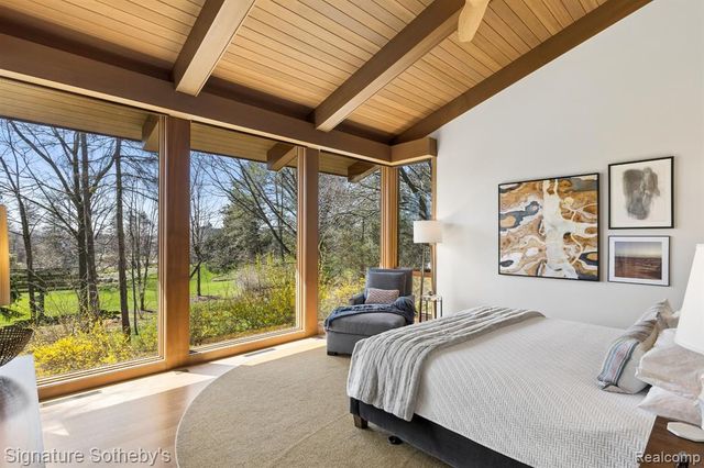 5051 Beach Road, Troy, MI 48098