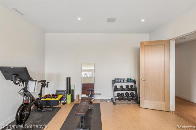 5051 Beach Road, Troy, MI 48098