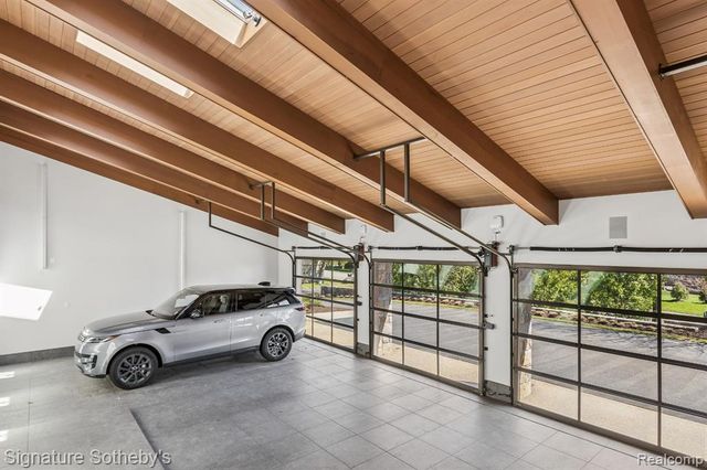 5051 Beach Road, Troy, MI 48098