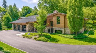 5051 Beach Road, Troy, MI 48098