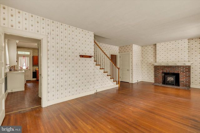 42 MARKET SQ, Manheim, PA 17545