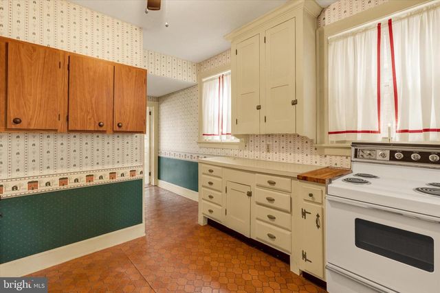 42 MARKET SQ, Manheim, PA 17545