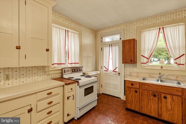 42 MARKET SQ, Manheim, PA 17545