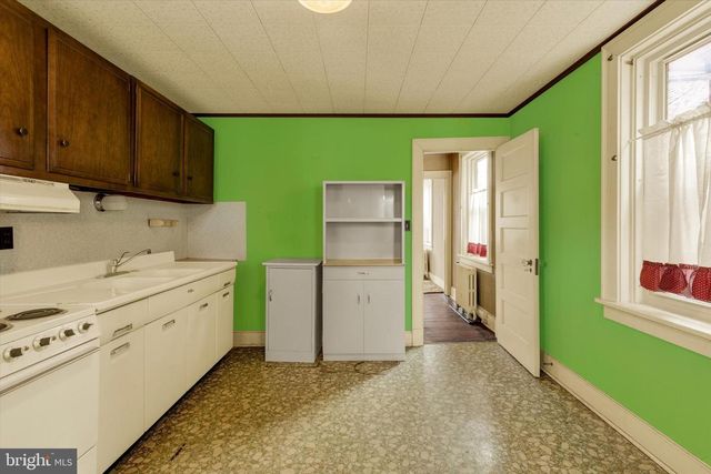 42 MARKET SQ, Manheim, PA 17545