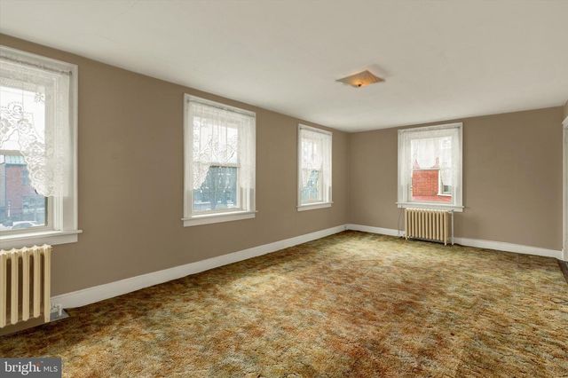 42 MARKET SQ, Manheim, PA 17545