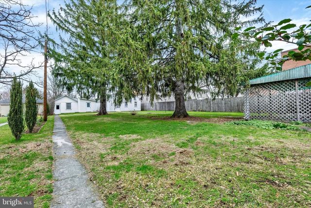 42 MARKET SQ, Manheim, PA 17545