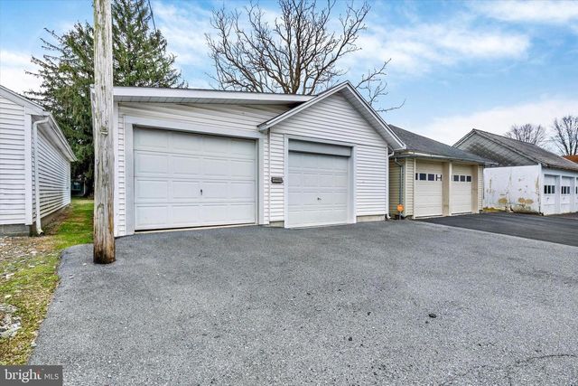 42 MARKET SQ, Manheim, PA 17545