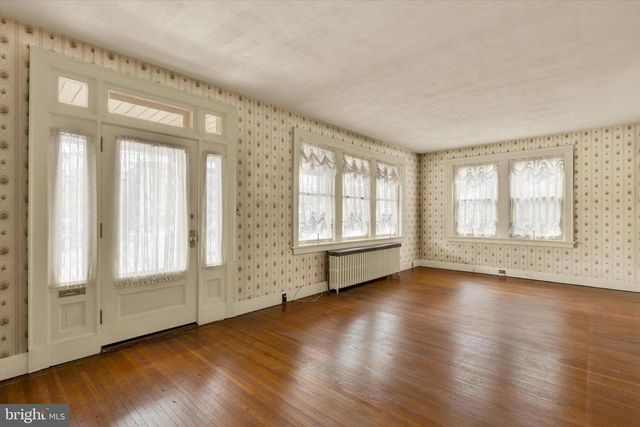 42 MARKET SQ, Manheim, PA 17545