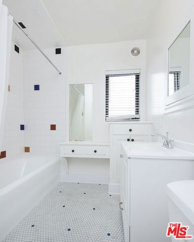 1242 S Hudson Avenue, Los Angeles, CA 90019