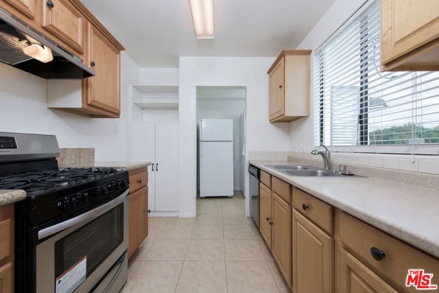 1242 S Hudson Avenue, Los Angeles, CA 90019