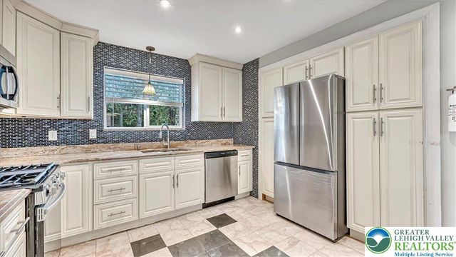 7175 Mountain Drive, Coolbaugh Twp, PA 18466