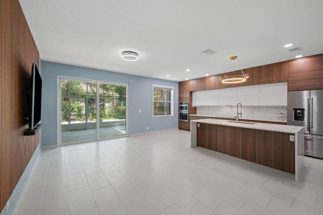 1222 Rose Gate Boulevard, Riviera Beach, FL 33404