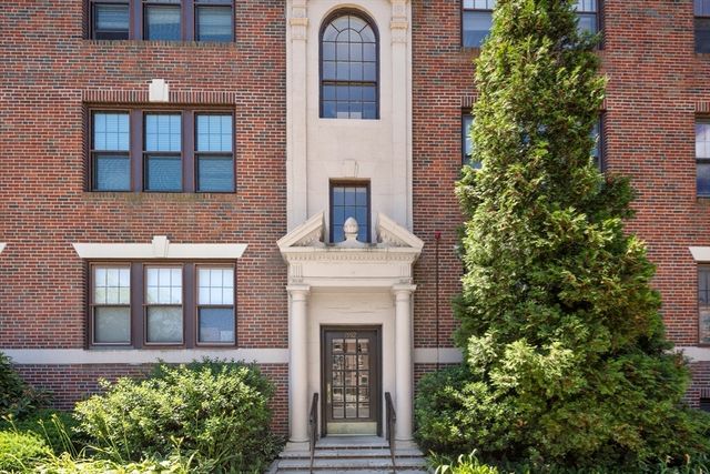 1992 Commonwealth Ave 4, Boston, MA 02135