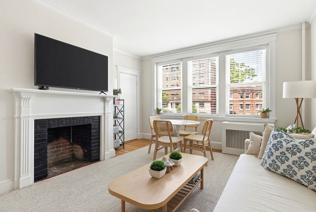 1992 Commonwealth Ave 4, Boston, MA 02135