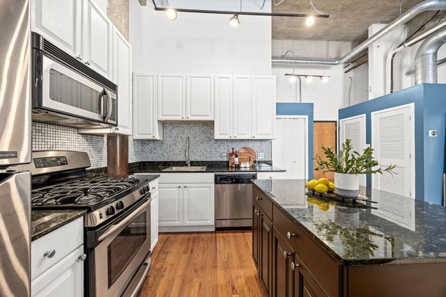 2000 S Michigan Avenue 210, Chicago, IL 60616