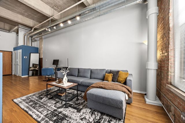 2000 S Michigan Avenue 210, Chicago, IL 60616