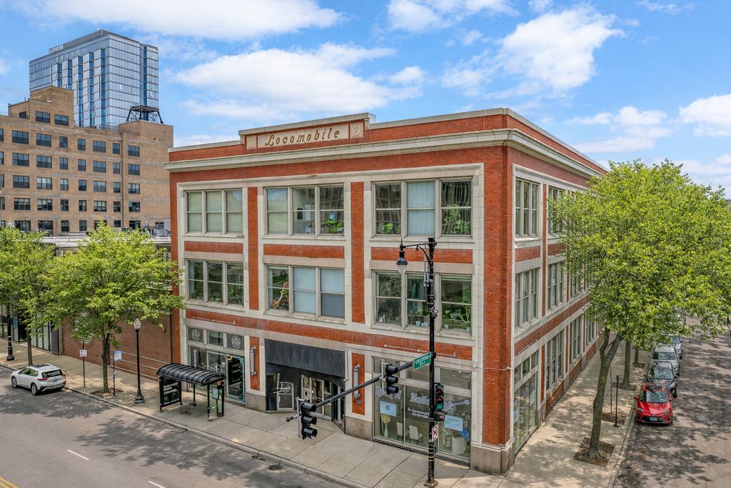 2000 S Michigan Avenue 210, Chicago, IL 60616