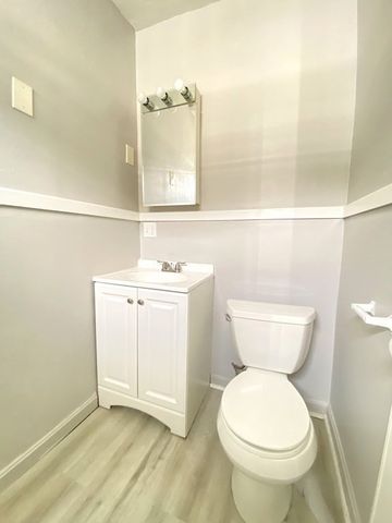 11 Leon St, Worcester, MA 01604