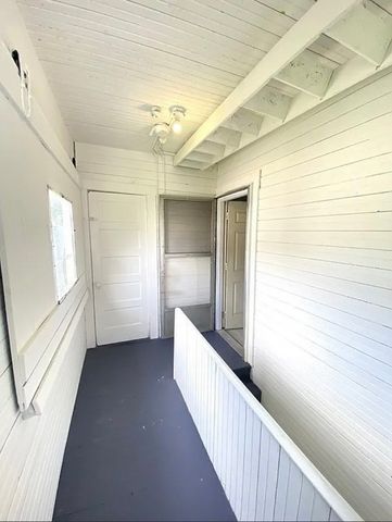 11 Leon St, Worcester, MA 01604