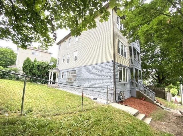 11 Leon St, Worcester, MA 01604
