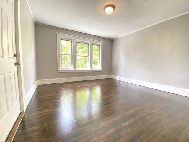 11 Leon St, Worcester, MA 01604