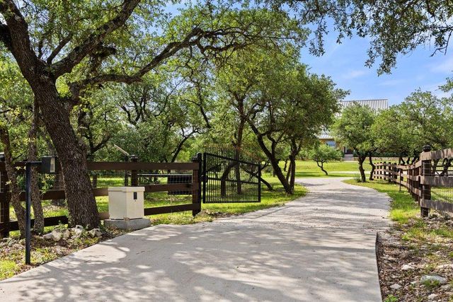 1051 Trailhead CIR, Dripping Springs, TX 78620