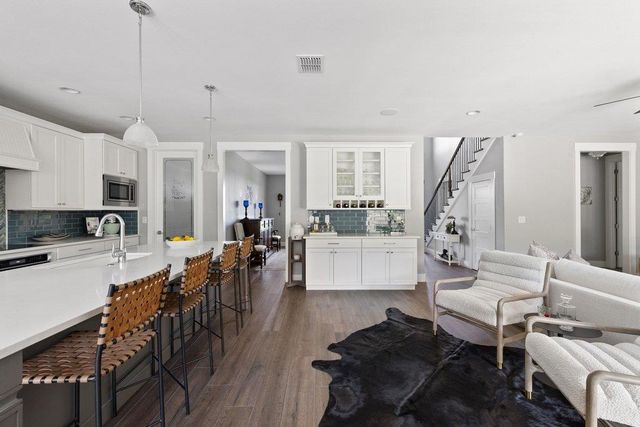 1051 Trailhead CIR, Dripping Springs, TX 78620