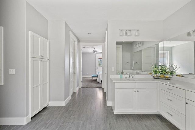 1051 Trailhead CIR, Dripping Springs, TX 78620