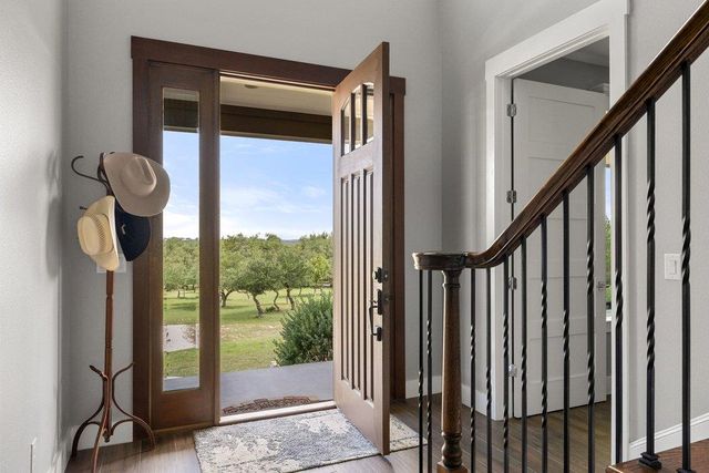 1051 Trailhead CIR, Dripping Springs, TX 78620