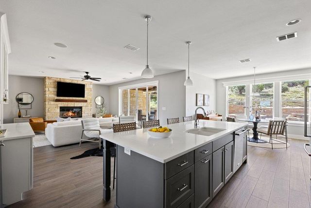 1051 Trailhead CIR, Dripping Springs, TX 78620