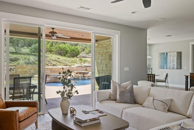 1051 Trailhead CIR, Dripping Springs, TX 78620