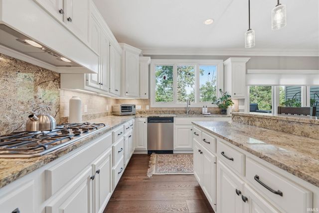 229 Eagle Cliff Cove, Huntertown, IN 46748