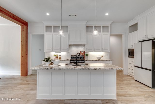 107 Camden Lake Drive, Madison, MS 39110